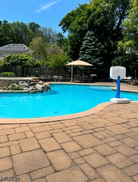 Pool and jaguzzi