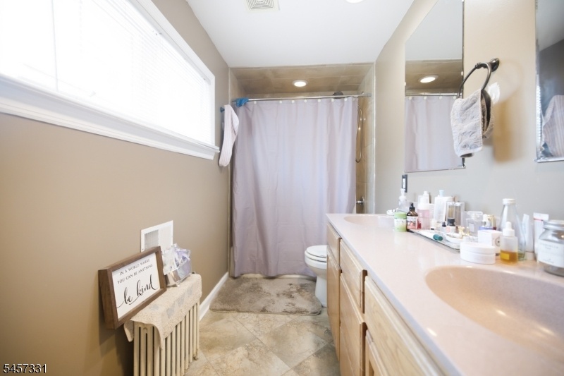 Master Bedroom Full Bath