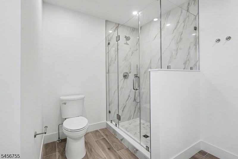 First Floor En-Suite