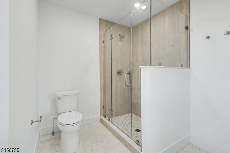 Second Floor En-Suite
