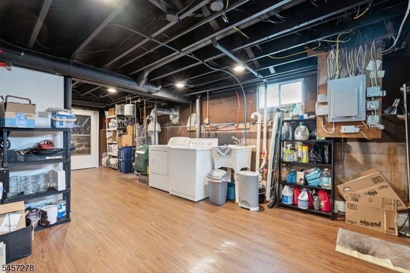 Bsmtt laundry/utility/storage