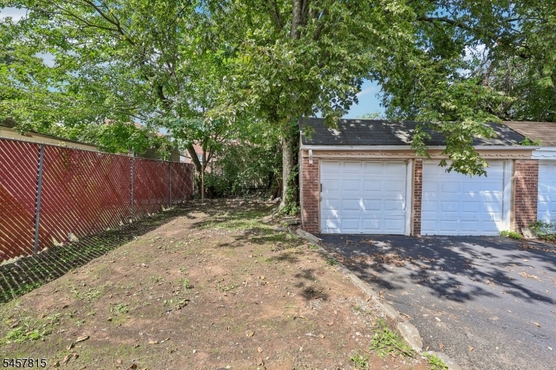 Detached 2 Car Garage