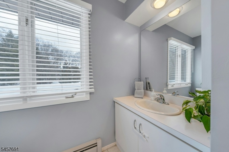 2nd Floor Full Bathroom
