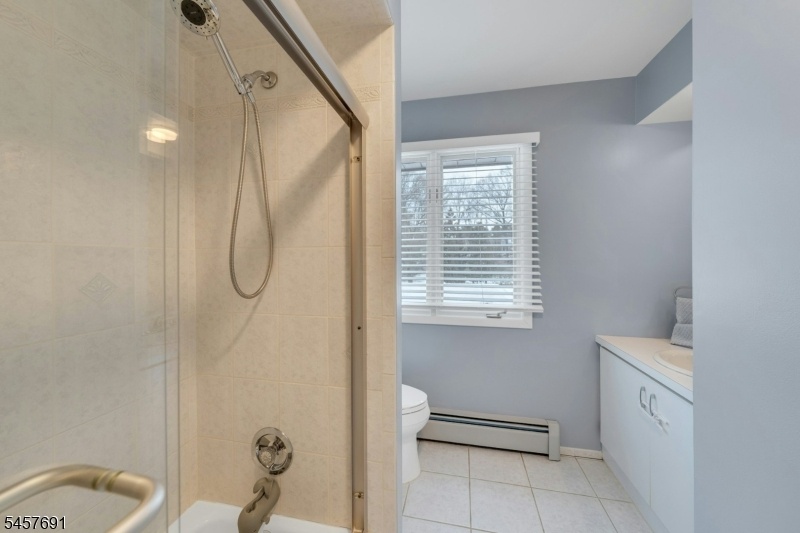 2nd Floor Full Bathroom