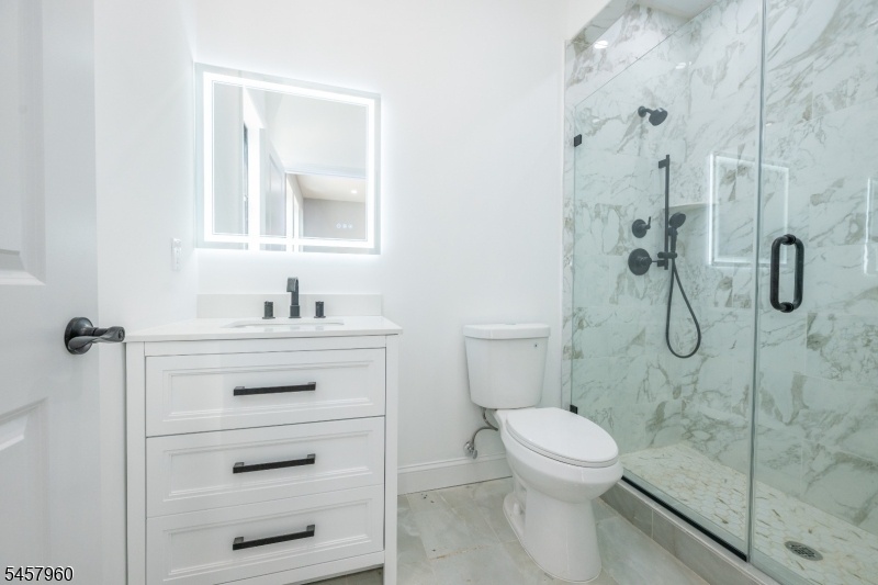 bath 1st floor suite