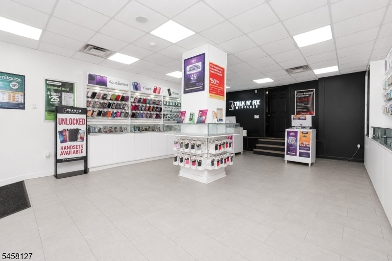 Commercial store