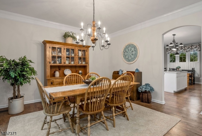 Dining rm to kitchen