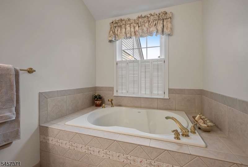 primal tub