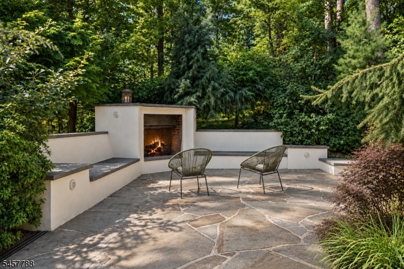 Peaceful Garden w/ Fireplace