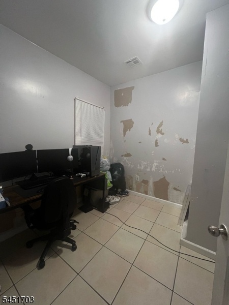 Apt 2nd Flr