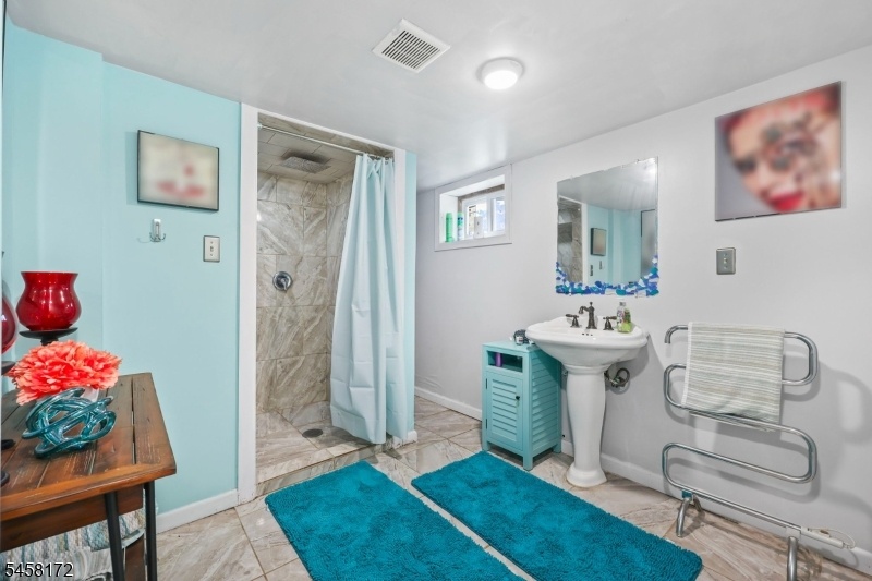 Bathroom(Basement)