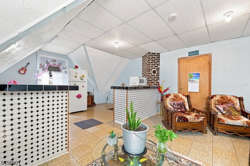 Unit 3: Livingroom/Kitchen