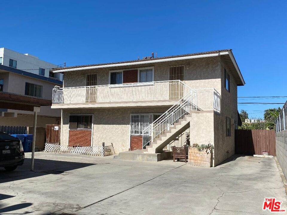 3 UNIT BLDG. (REAR)