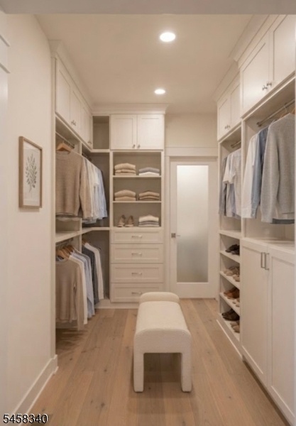 AI Walk in Closet