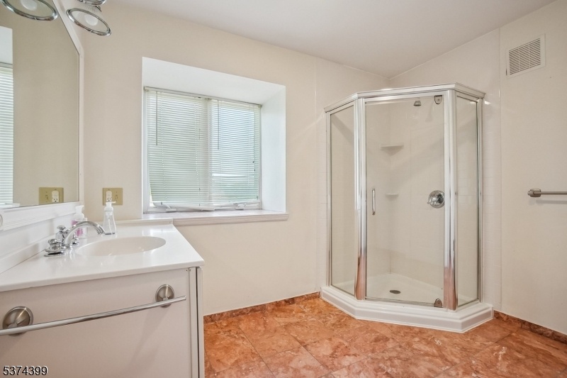 ensuite bath