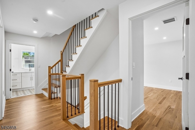 Second floor foyer