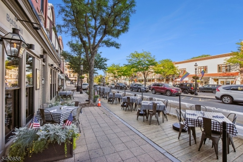 Shops & Restaurants