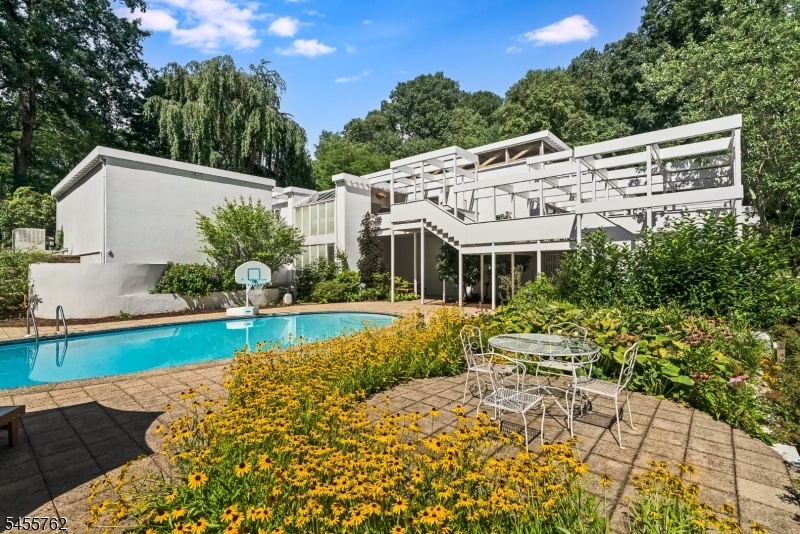 Pool/Patio/Grounds