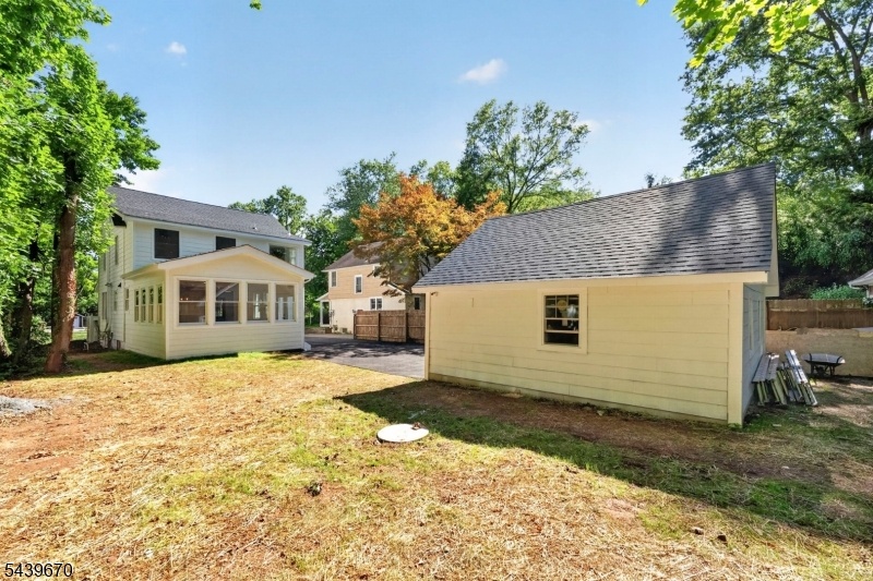 detached garage