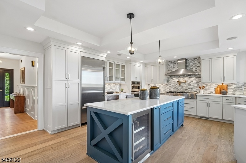 Gorgeous Eat-In Kitchen