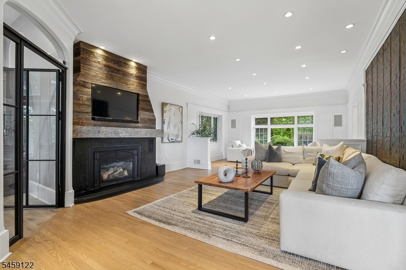 Living Room w/ gas FP
