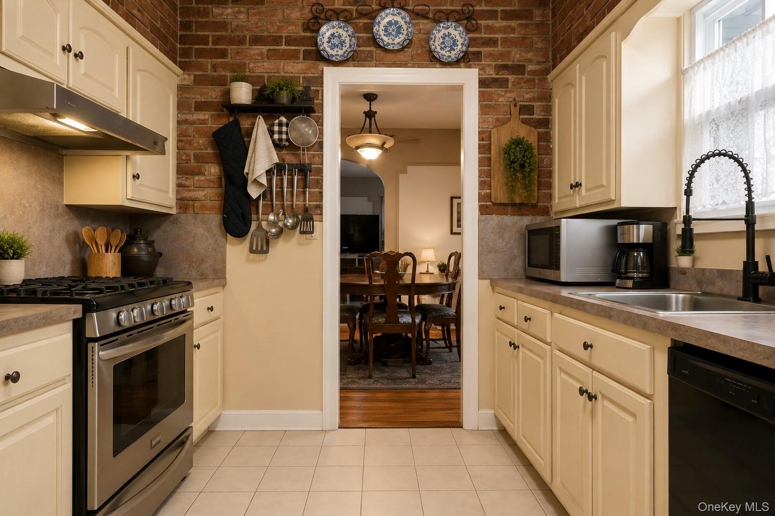 Some photos have been digitally enhanced or virtually staged. Original unaltered photos are available upon request.