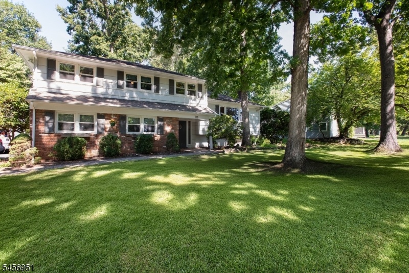 35 Rock Road West