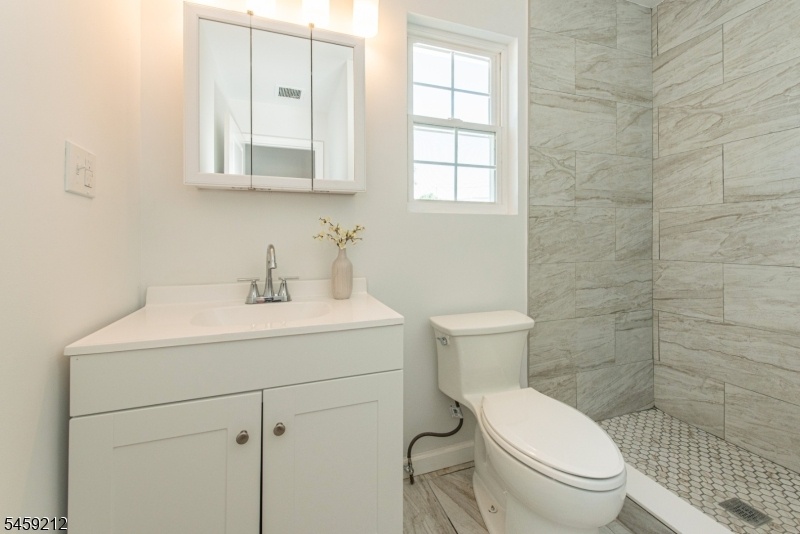 2nd Floor Main Bath