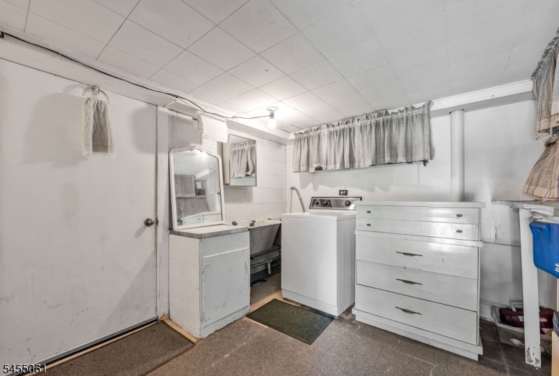 Laundry Room, Lower Level