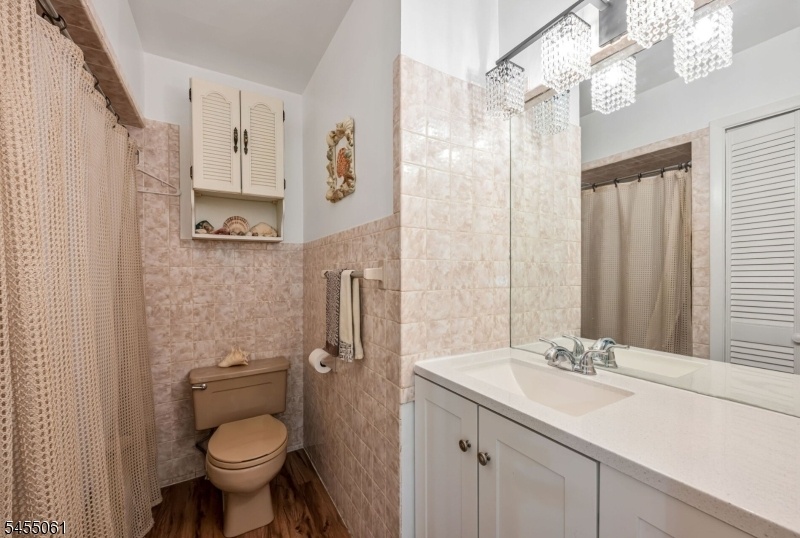 Primary Full Bathroom