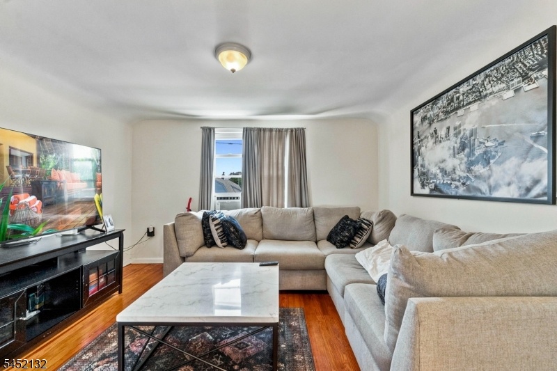 3rd flr living room
