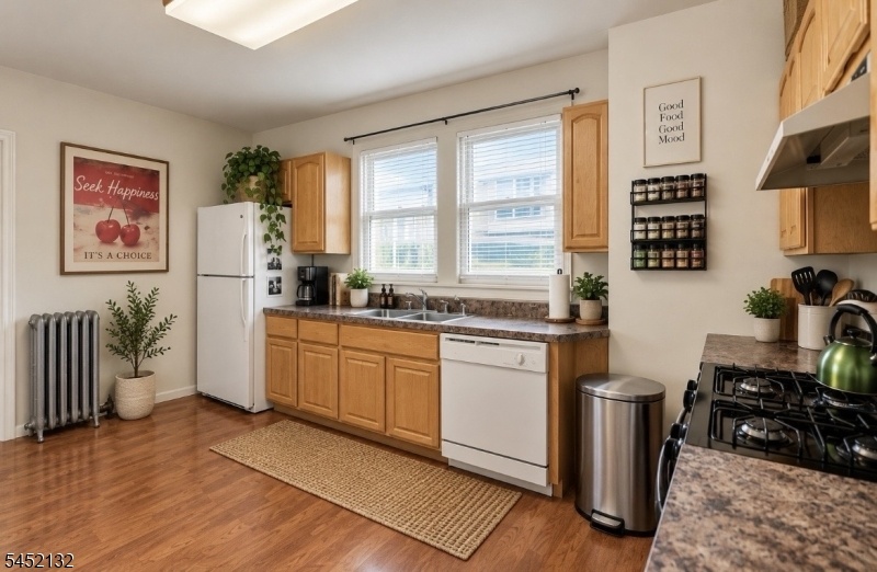 2nd fl kitchen