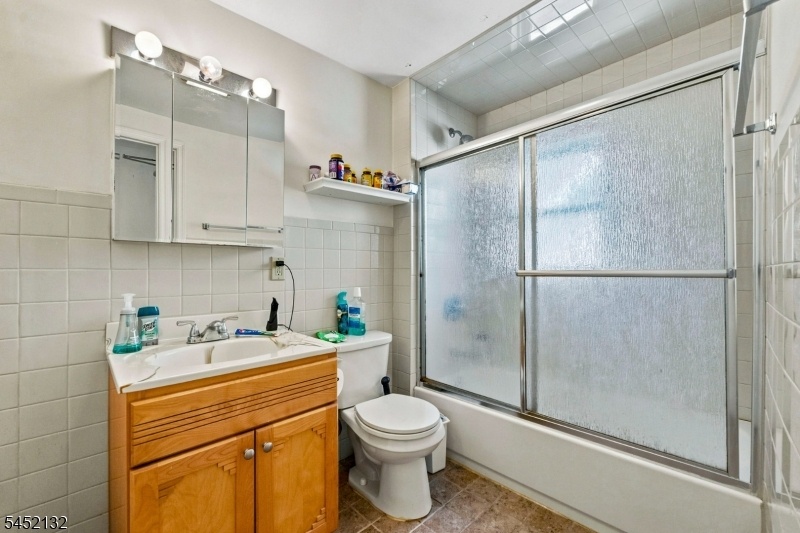 3rd flr bath