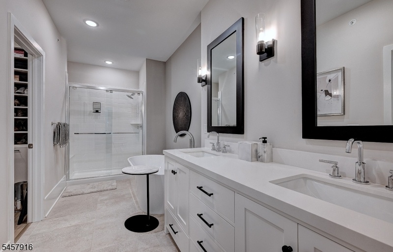 Main Level Primary Bath