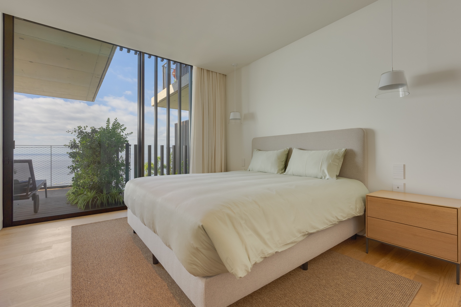 Master suite and balcony - ocean views