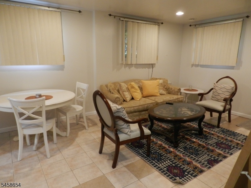 Liv.Rm. In-law Suite