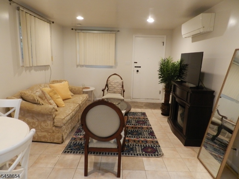 Liv.Rm. In-law Suite