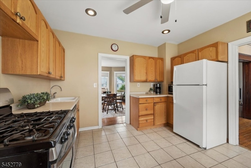 Eat-in Kitchen