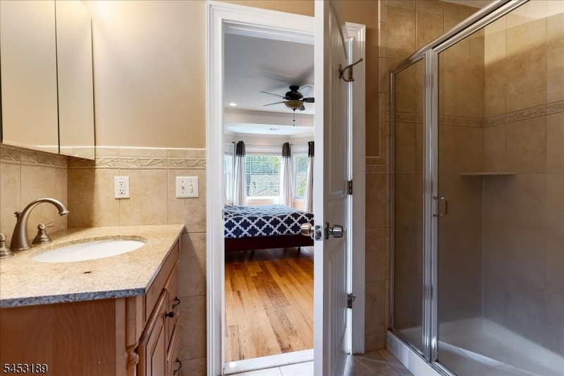 Primary bath (stall shwr)