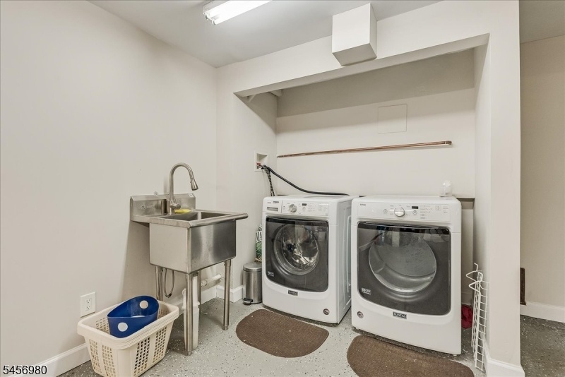 Lower level laundry