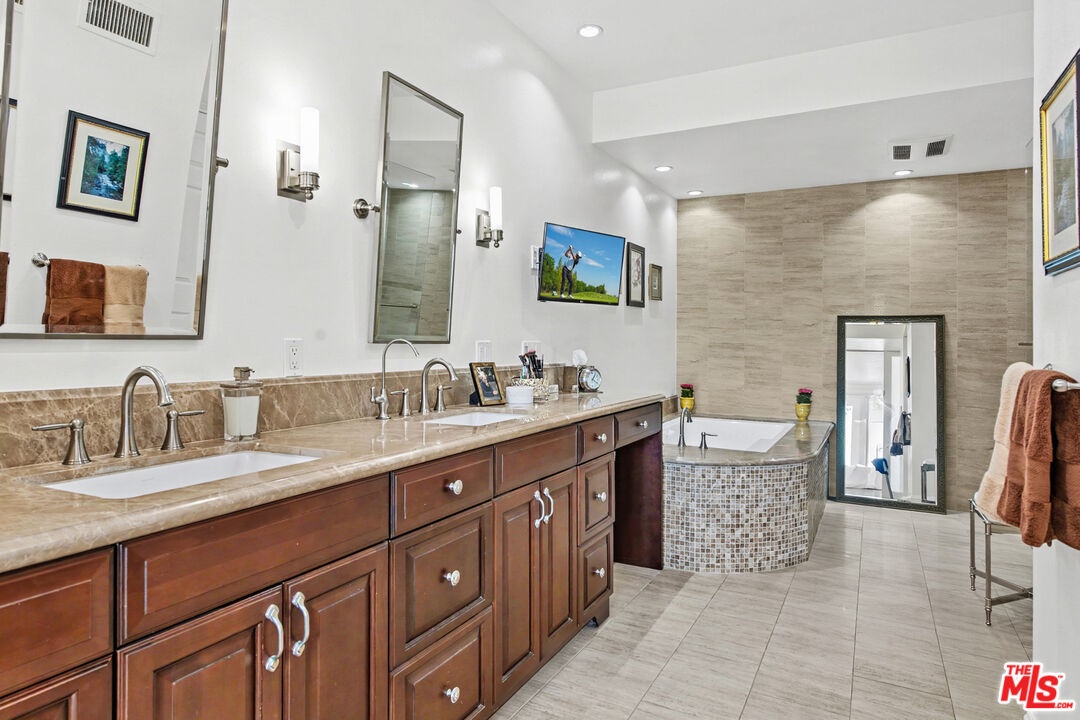 Main bath 1 with heated floors