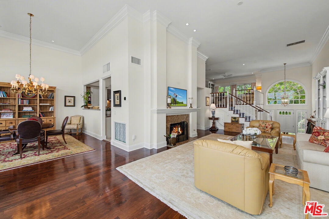 Living room flows to Dining Ro
