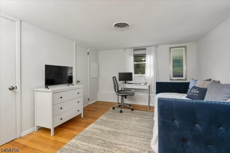 Guest/5th bedroom