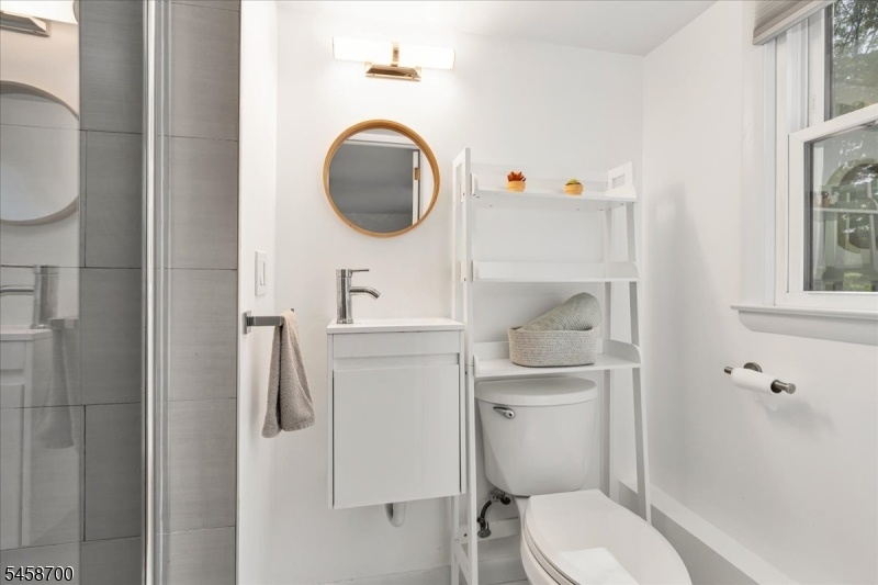 Guest ensuite bath
