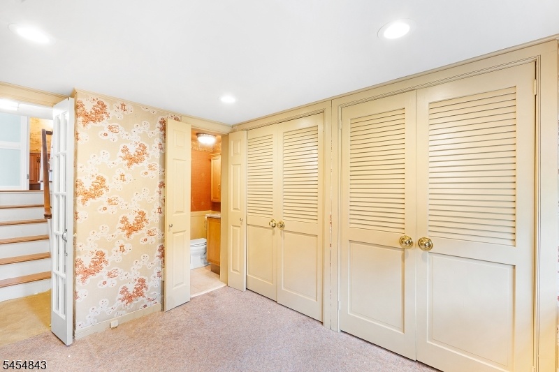 Downstairs En Suite