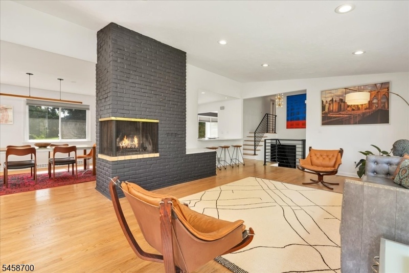 Living Room w/fireplace