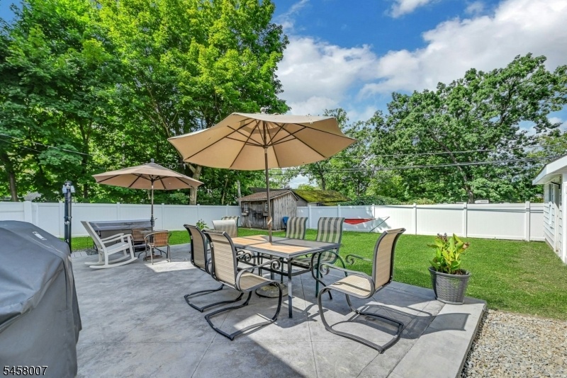 Large patio, hot tub...