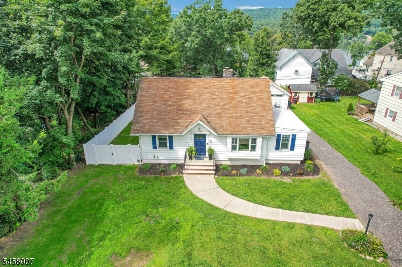 Sweet Charming Curb Appeal