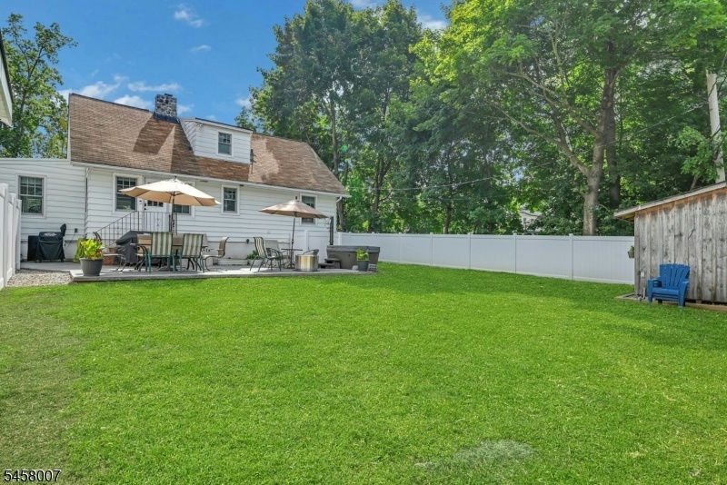 Great property w/shed