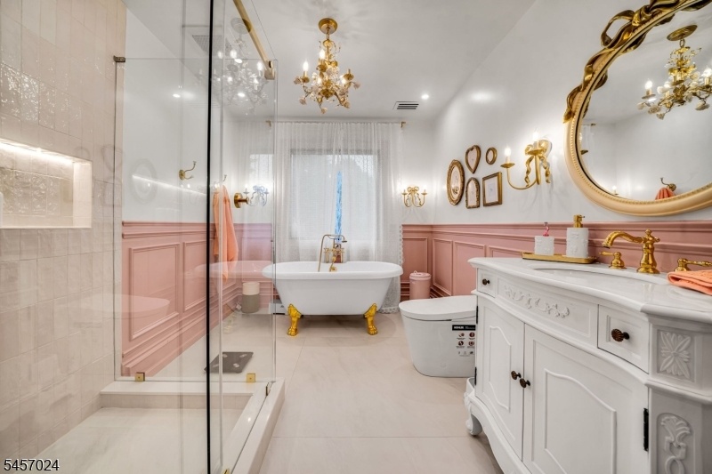 En Suite Bath